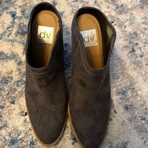 DV booties worn 1 time!